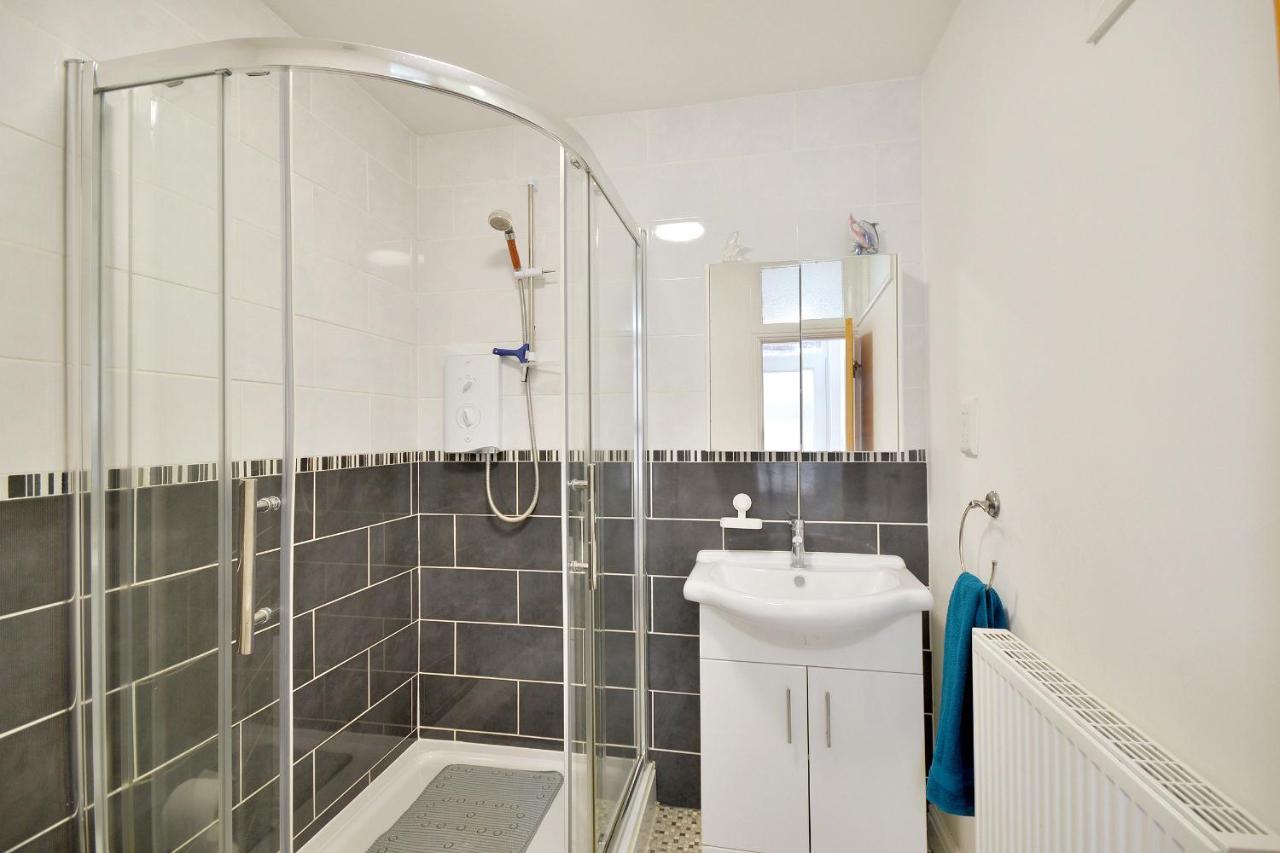 Spacious Modern Ground Floor Apartment, For Up To 6 Guests Scarborough Exterior foto